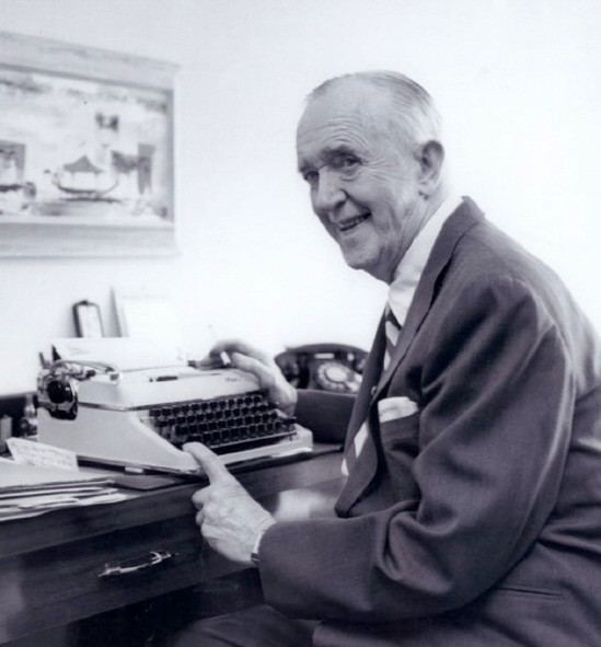 STAN LAUREL 1963 typewriter